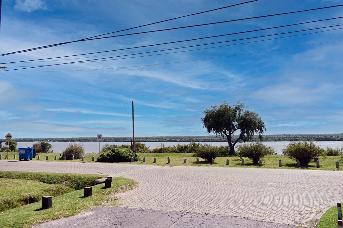 chalet pintorezco con excelente jardin zona Rio Baigorria