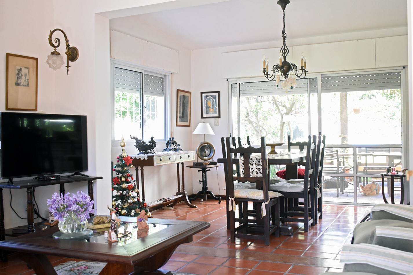 chalet pintorezco con excelente jardin zona Rio Baigorria