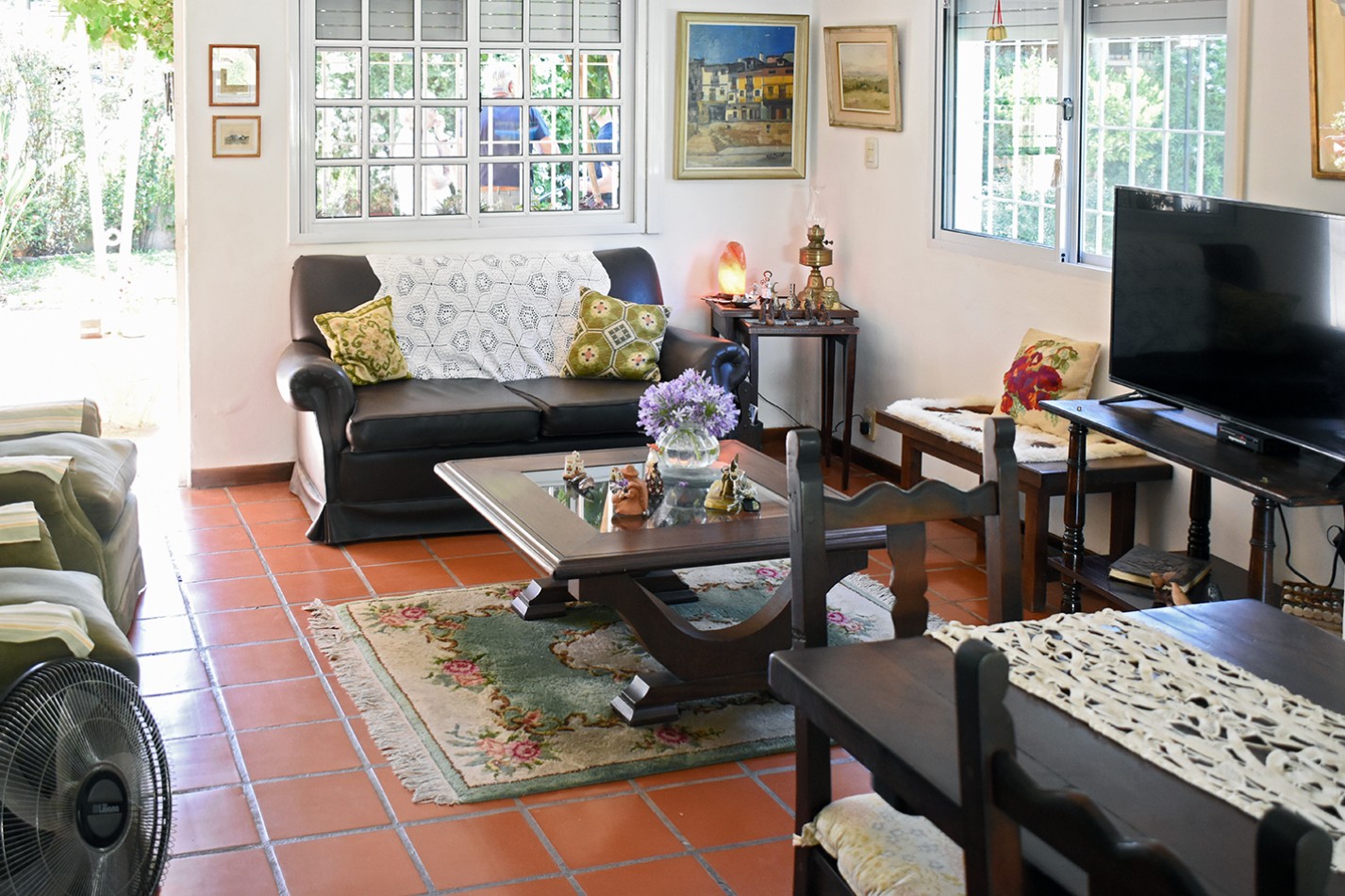 chalet pintorezco con excelente jardin zona Rio Baigorria