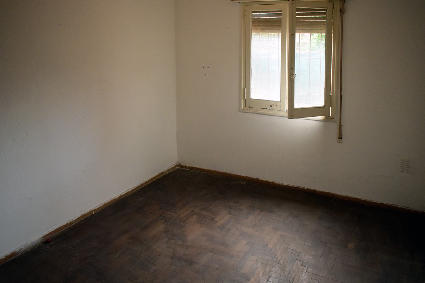 Casa 2 dormitorios Belgrano escucha ofertas